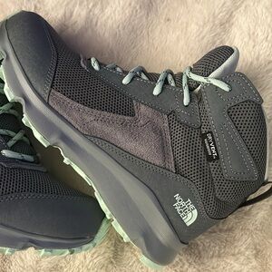 THE NORTH FACE KIDS SKI BOOT SIZE 4.5